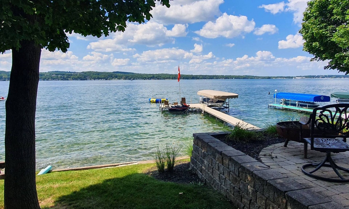 Canandaigua House | Canandaigua Lake Front House