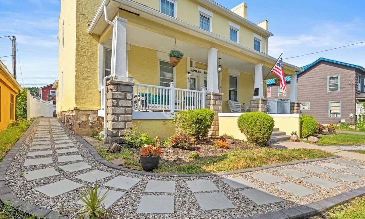 Canandaigua House | Canandaigua Luxury | Walk to Wedding Venues | FLX
