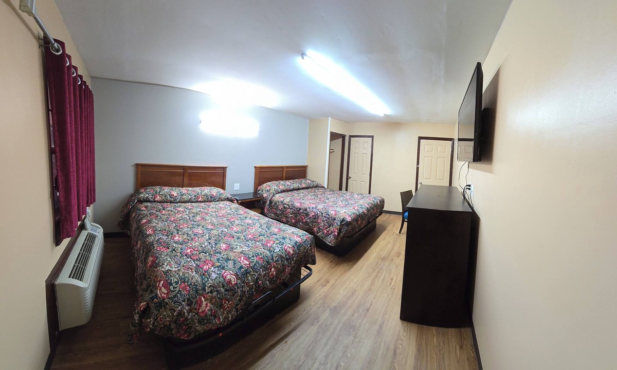 Ozark Hotel | Candle Light Motel