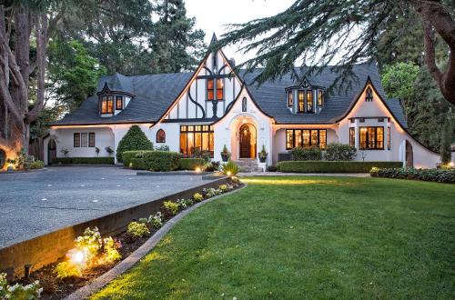 Browns Valley Bed & Breakfast | Candlelight Inn Napa Valley