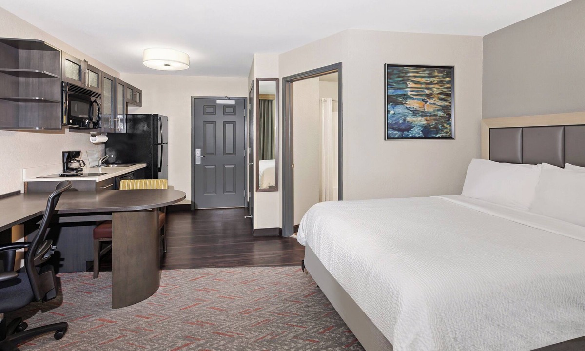 Appleton Hotel | Candlewood Suites Appleton by IHG