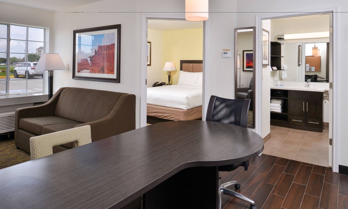 Beaumont Hotel | Candlewood Suites Beaumont by IHG