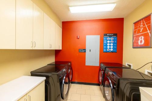 Bedford Hotel | Candlewood Suites Bedford - Fort Worth by IHG