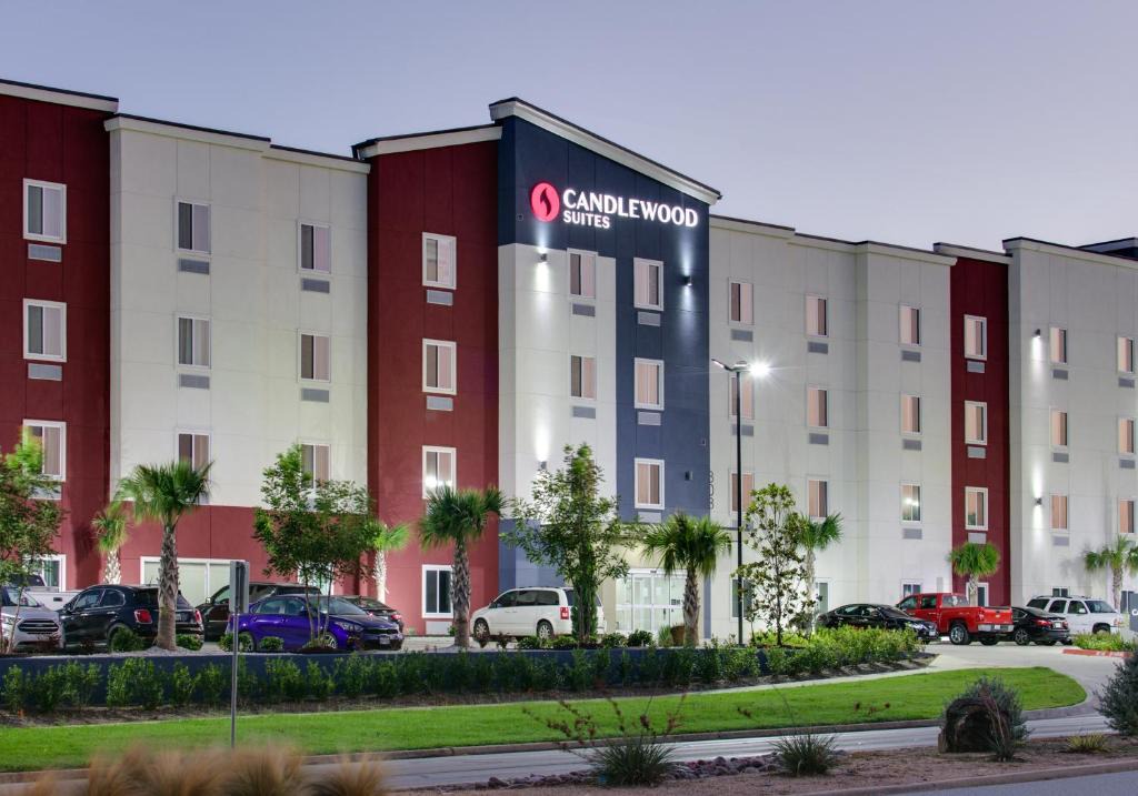 Hurst Hotel | Candlewood Suites DFW West - Hurst by IHG
