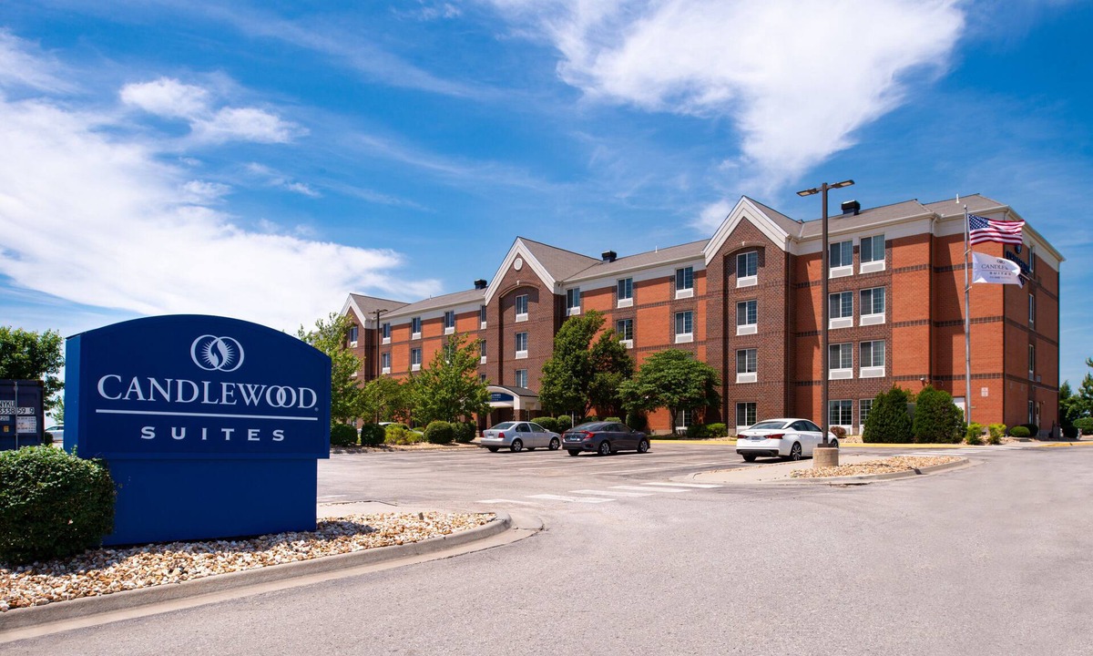 Olathe Hotel | Candlewood Suites Olathe by IHG
