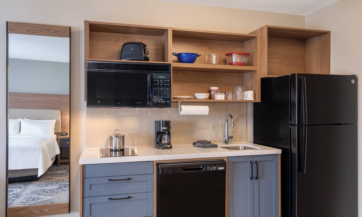 Rockford Hotel | Candlewood Suites Rockford by IHG