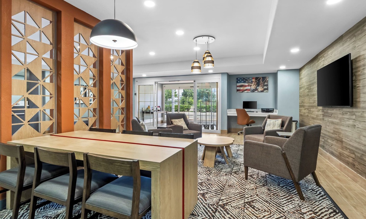 Victoria Hotel | Candlewood Suites VICTORIA by IHG