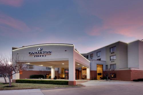 Wichita Hotel | Candlewood Suites - Wichita East by IHG