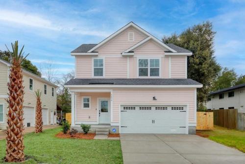 North Charleston House | Candy Cloud- Pool- Park Circle, mins to Dtwn