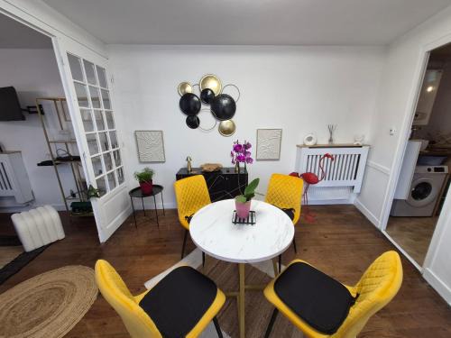 La Celle-sous-Gouzon House | Candy house