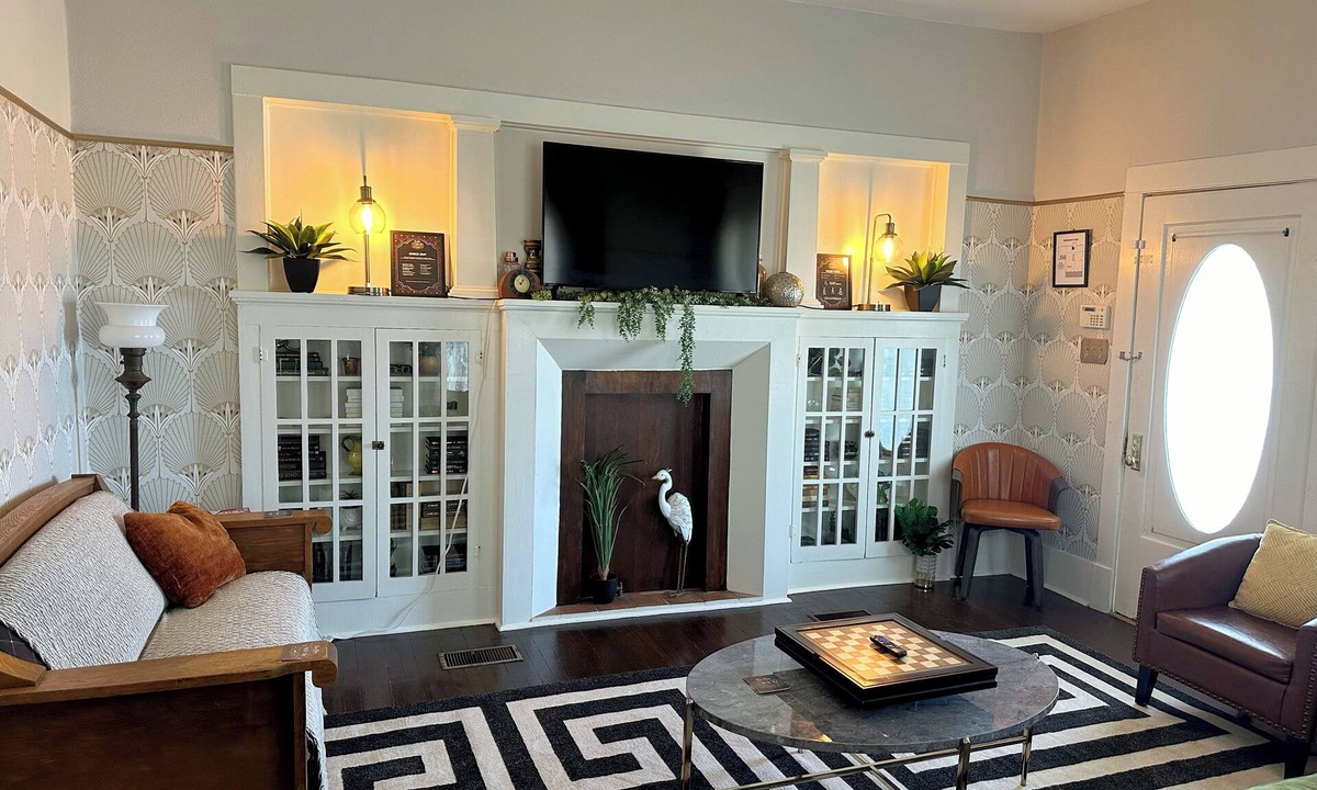 Downtown Historic House | Cane River Living Downtown Historic District Walk to Front St 5 bedrooms