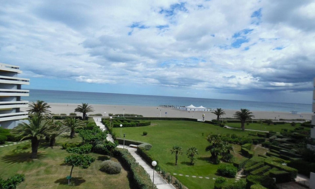 La Cote Radieuse Apartment | Canet Beach Studio Cabin with Parking - 4 Pers.
