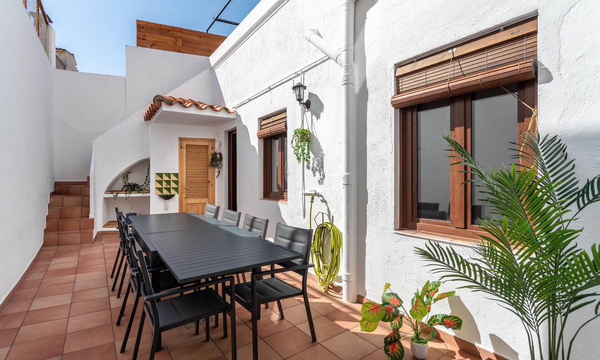 Canet de Mar House | CANET – close to the beach and public transport