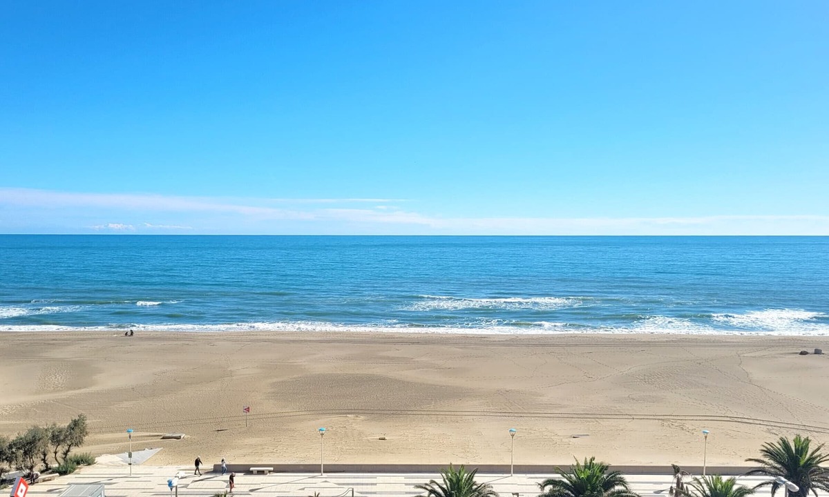 La Cote Radieuse Apartment | Canet-en-Roussillon - 2BR for 6 guests with Parking and Wifi