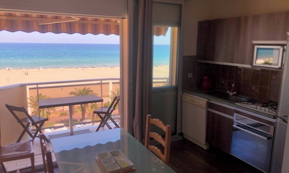 Le Grand Large Apartment | Canet-Plage,T2 face mer, 46m2,traversant, parking couvert, Clim mobile, wifi.