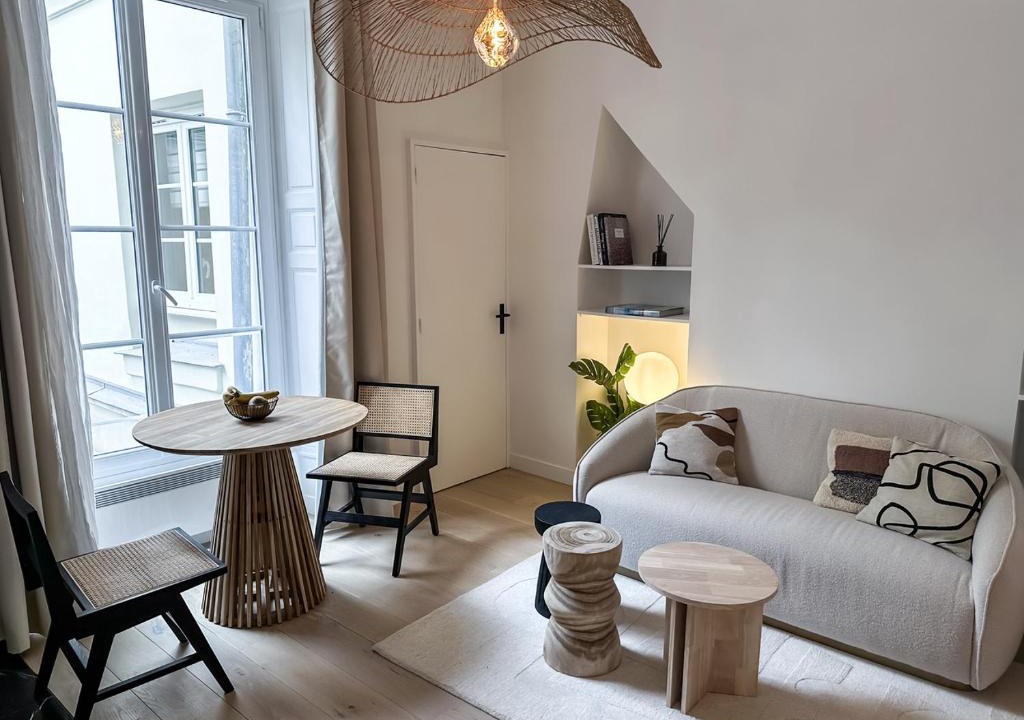 6th Arrondissement Apartment | Canettes Deluxe Apartment