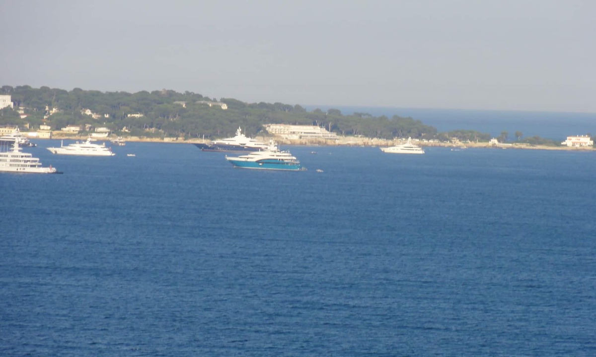 Vallauris House | CANNES-GOLFE-JUAN GRAND STUDIO 35 Mts + BALCONY WATERFRONT