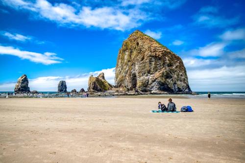 Downtown Cannon Beach House | Cannons Cottage