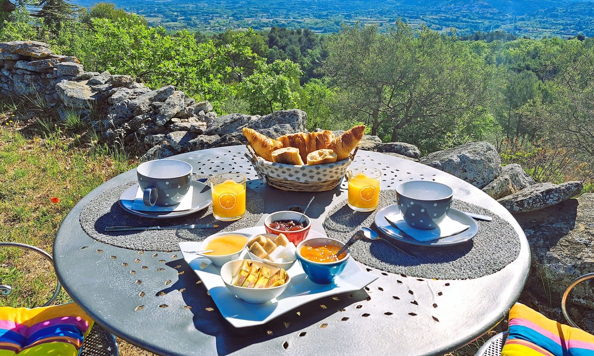 Lacoste Bed & Breakfast | Cante Grillet