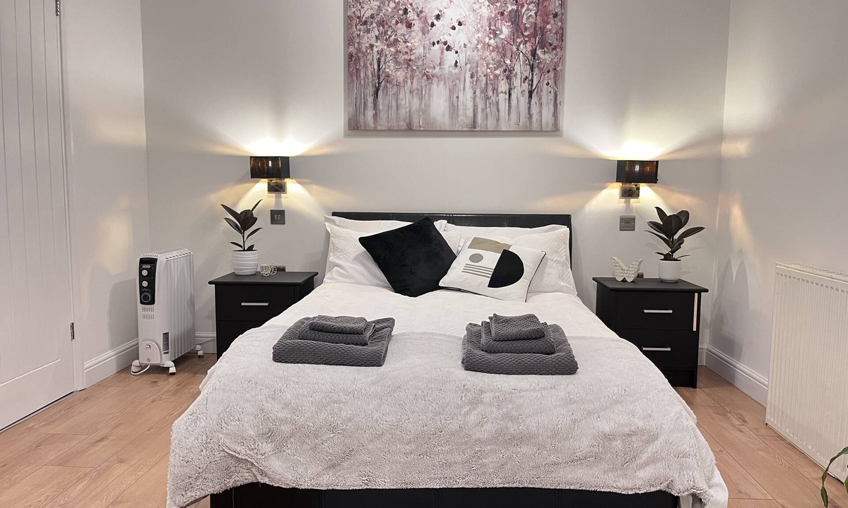 Langdon Apartment | Canterbury Romantic Modern Studio