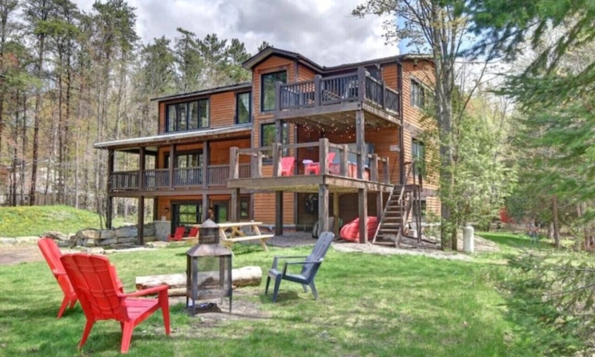 Cantley House | Cantley Lofts| 5 Lofts | Sleeps 20 | Lake |Hot Tub