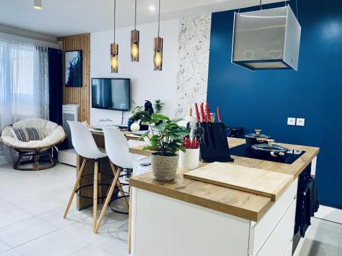 Saint-Bres Apartment | Cantosia - Appartement T3, Terrasse & Jardin Privatif