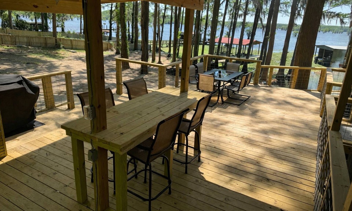 Jonesville Cabin | Canvasback Cove on Caddo Lake - Lakefront pet friendly cabin in Jefferson, Tx