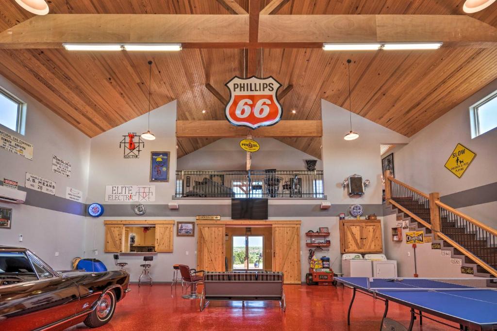 Canyon House | Canyon Barndominium with Hot Tub and Golf Cart!