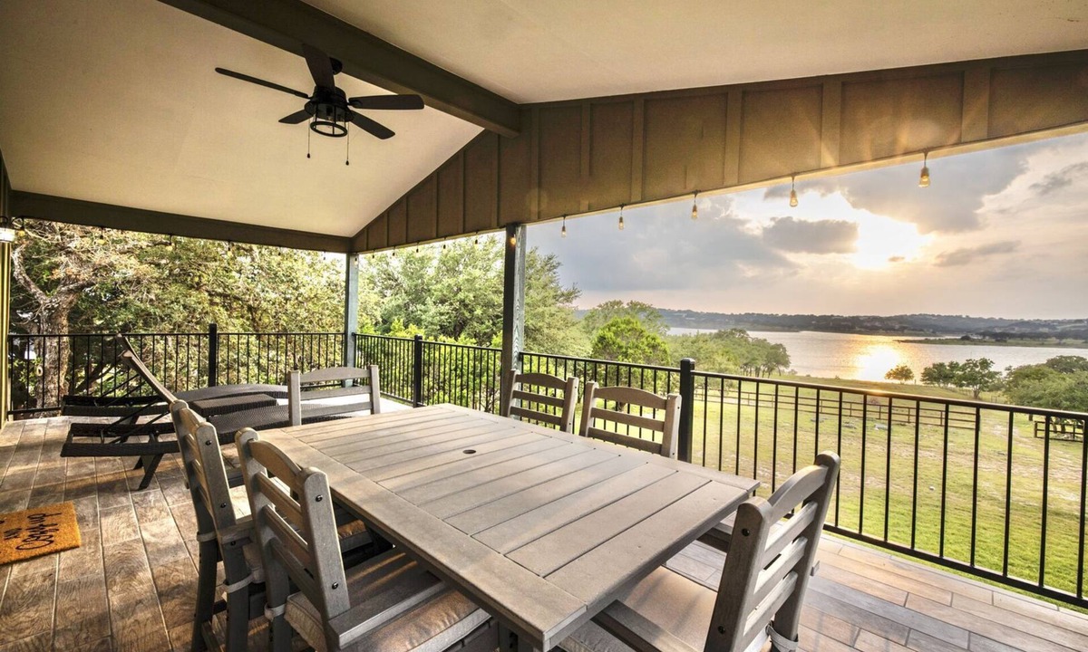 Canyon Lake House | Canyon Cove: Modern 4/2 CL Lakefront on 2 Acres + Covered Hot Tub + Fire Pit + BB Hoop