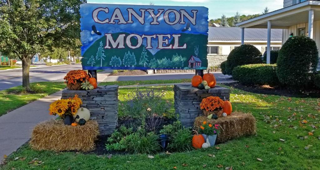 Wellsboro Hotel | Canyon Motel