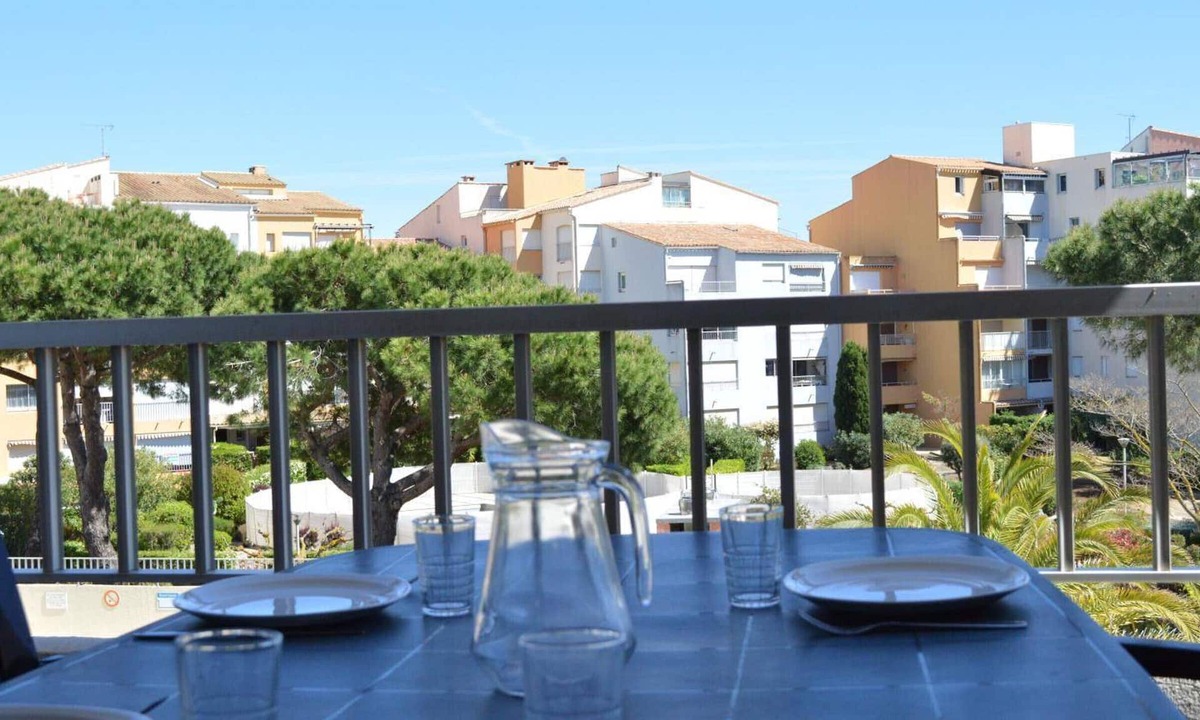 Cap d'Agde Apartment | Cap d'Agde: Studio cabin 4 pers, pool, beach 600m, parking