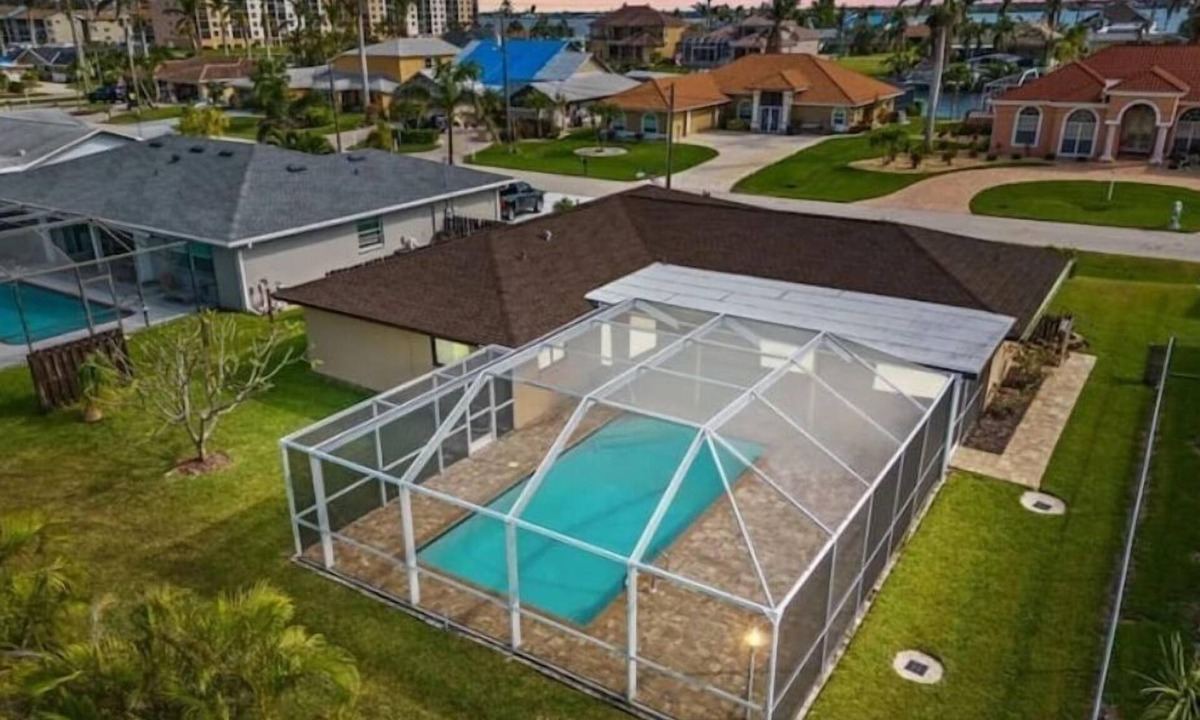 Caloosahatchee House | Cape Amazing Pool Retreat