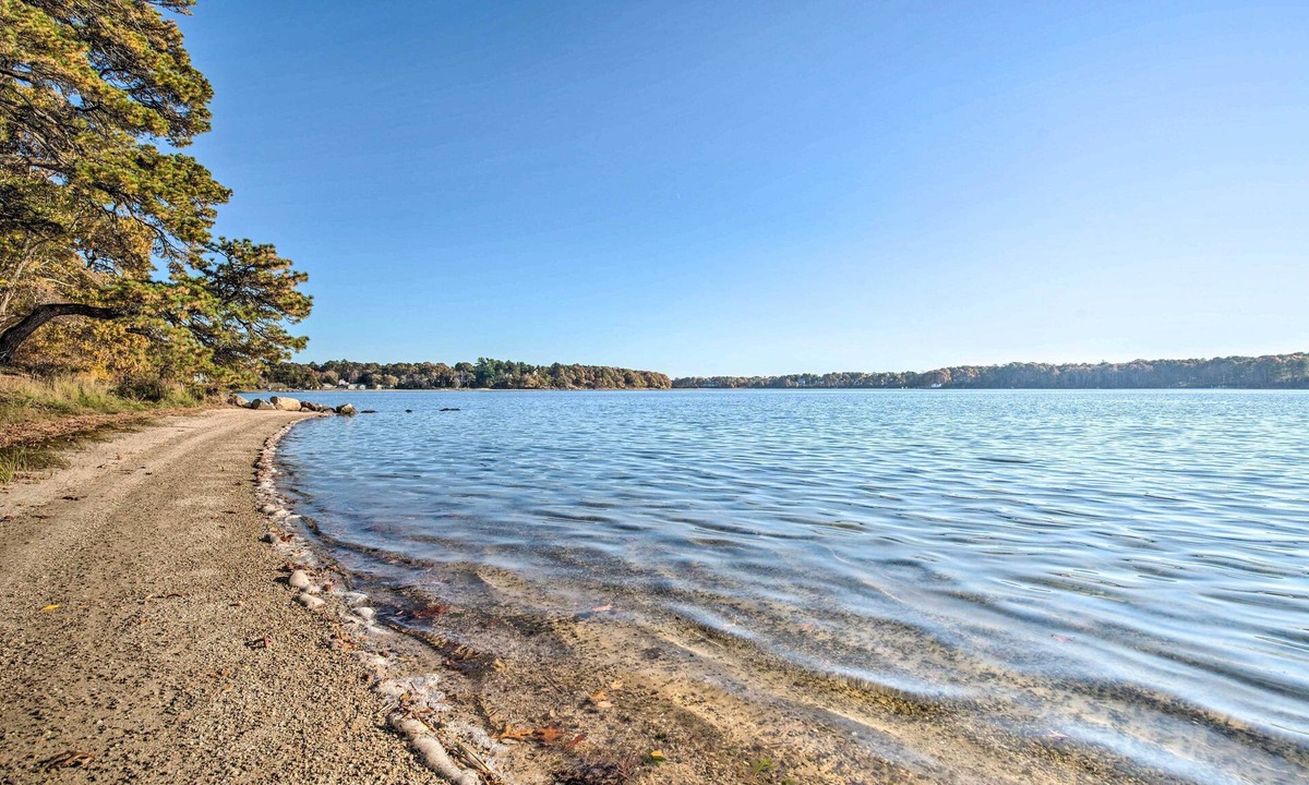 South Dennis Cottage | Cape Cod Cottage: Deck, Grill & Kayaks, Near Beach
