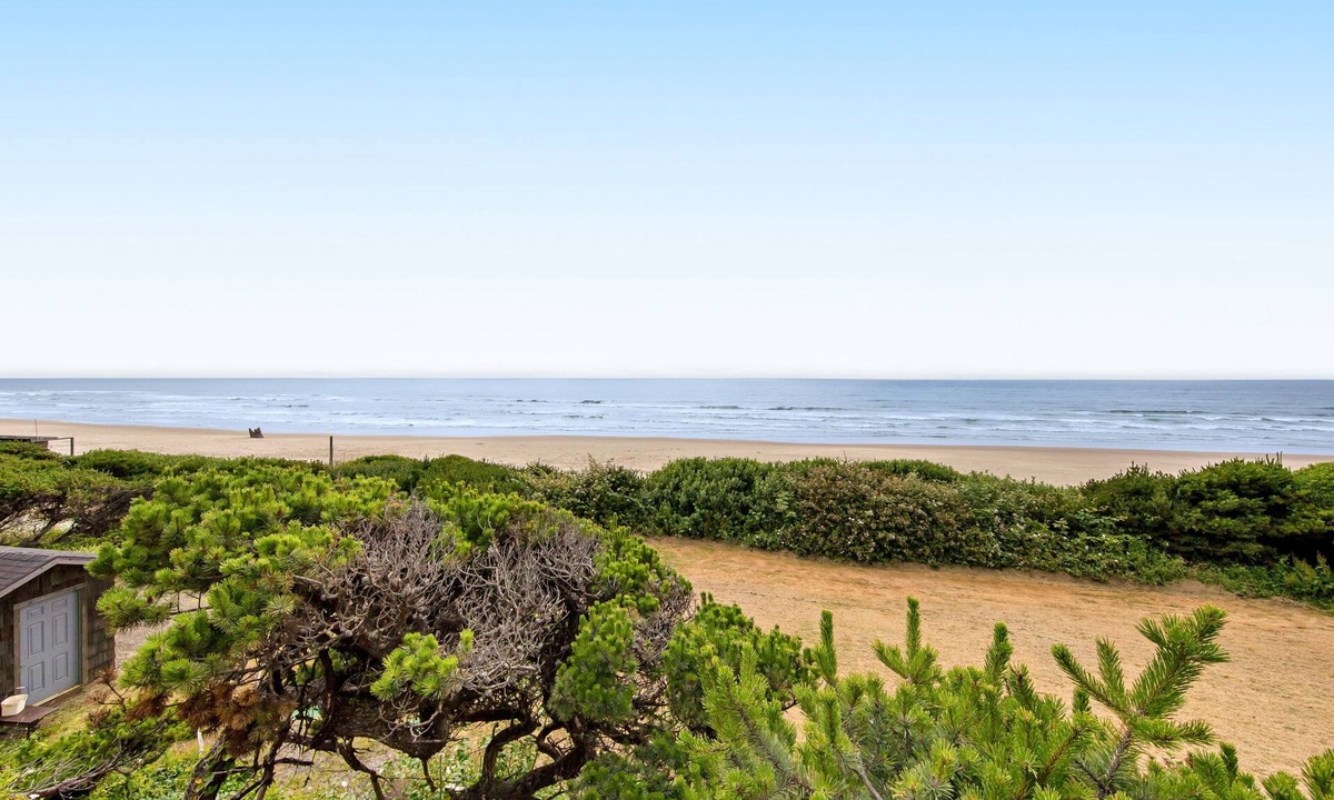 Edgewater Shores Cottage | Cape Cod Cottages #5 - Oceanfront with Hot Tub!