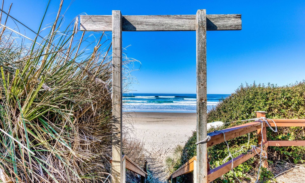 Waldport Cottage | Cape Cod Cottages #7 - Oceanfront with Fireplace!