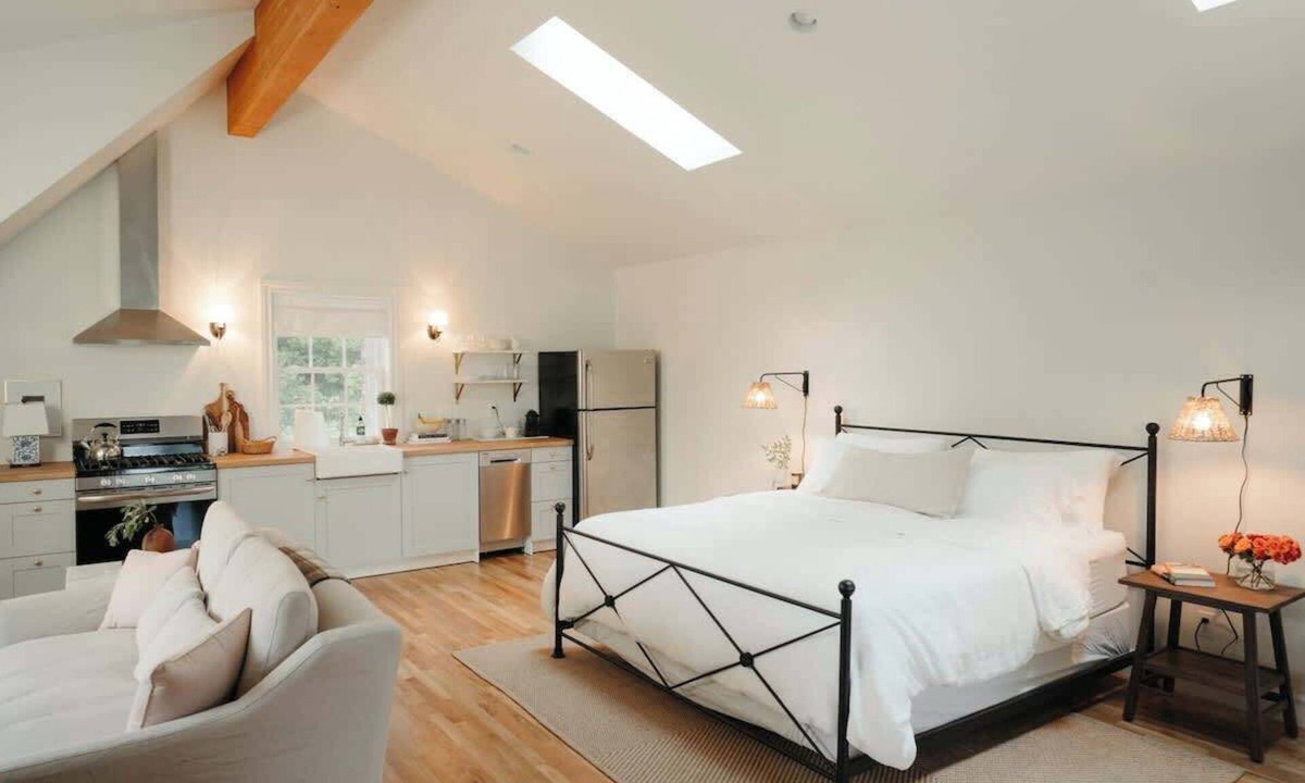 Vancouver Apartment | Cape Cod Guest Suite w/Sauna & Cold Plunge