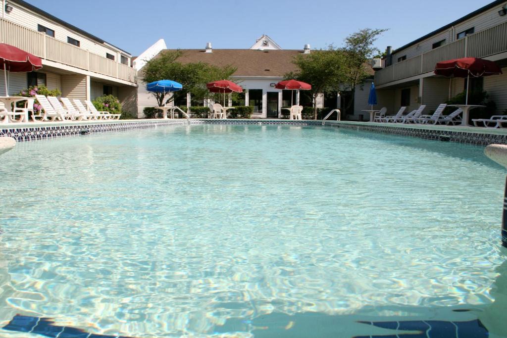Bass River Hotel | Cape Cod Irish Village