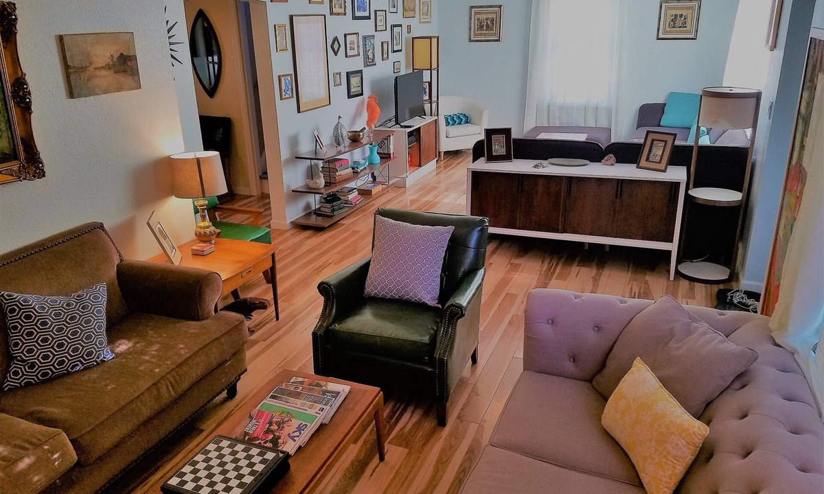 Coeur d'Alene House | Cape Cod On Cda! Downtown Charmer! Huge House & Yard! Walk Everywhere!Free Bikes