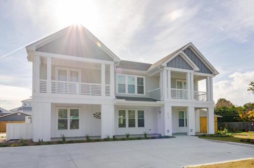 North Carolina Coast House | Cape Fear Blvd by Bryant Real Estate