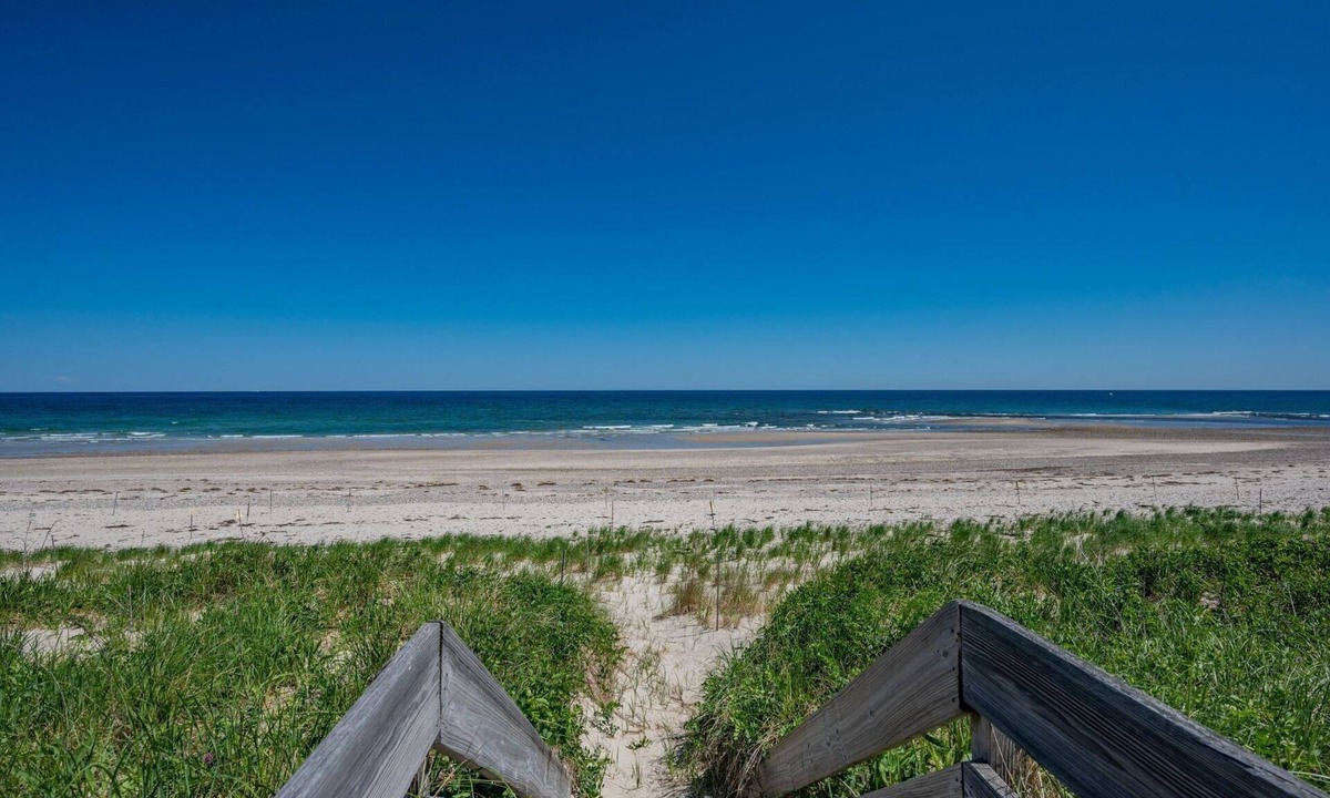 East Sandwich Cottage | Cape Shore Oceanfront—Beach & Creek Views