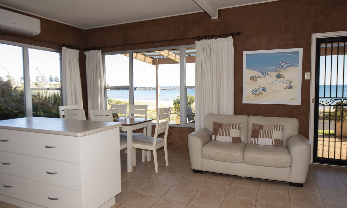 Penneshaw Cottage | Cape View Cottage - beachside