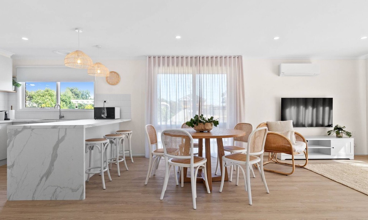 Capel Sound Villa | Capel Coastal Escape