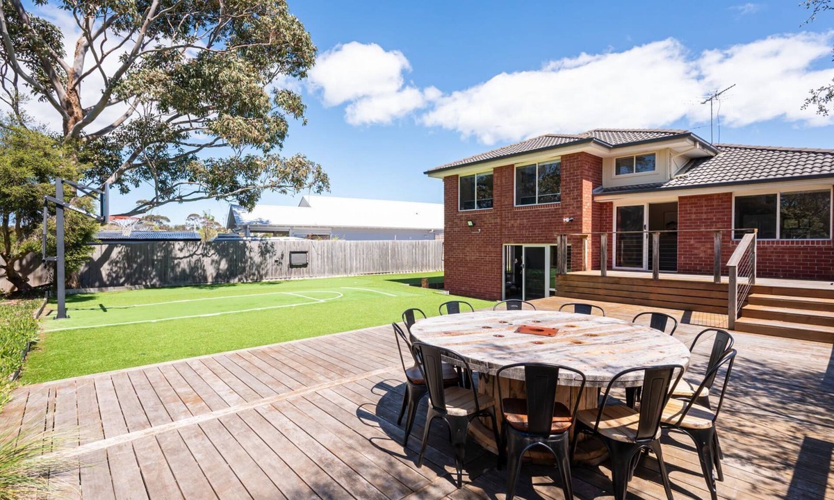 Capel Sound House | Capel Grand Villa - Pet-Friendly Beach Escape