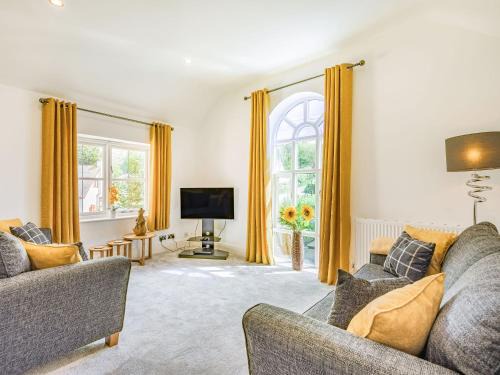 Llandudno Junction House | Capel Y Ffynnon