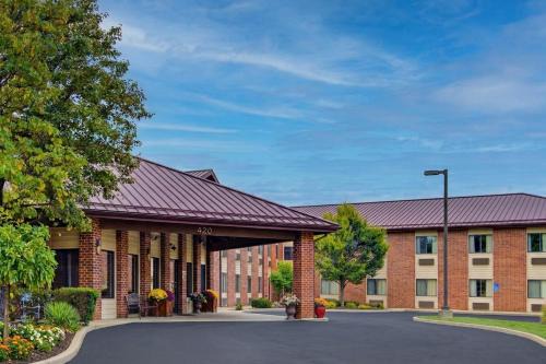 Fulton Hotel | Capital O Amerihost Inn and Suites Fulton Hwy 54 MO