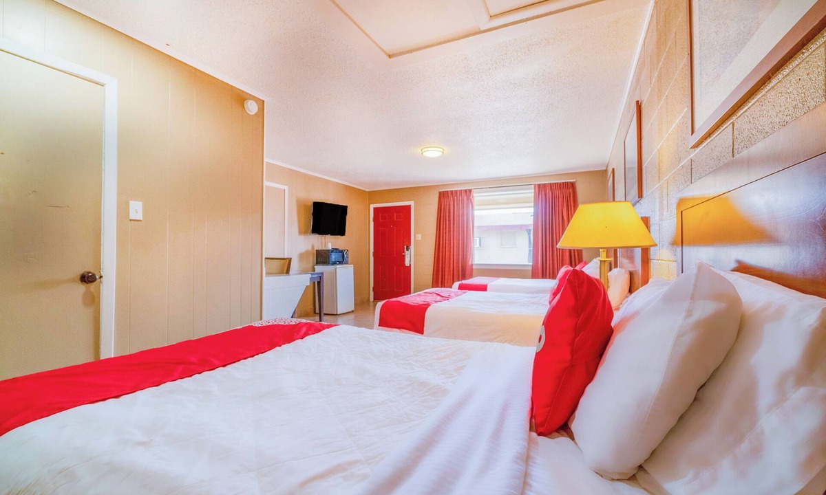 Beeville Hotel | Capital O Hotel Beeville - US 181