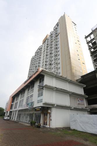 Bekasi Hotel | Capital O Iconic Rooms @ Golden City