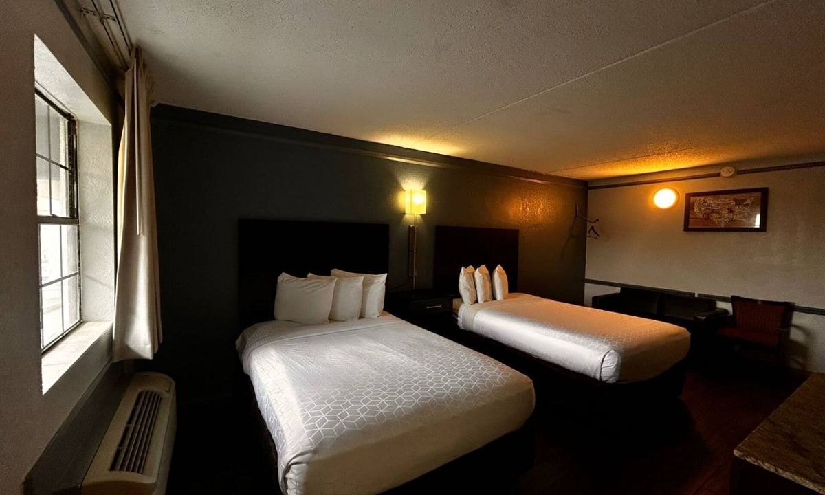 Medical District Hotel | Capital O Kings Inn