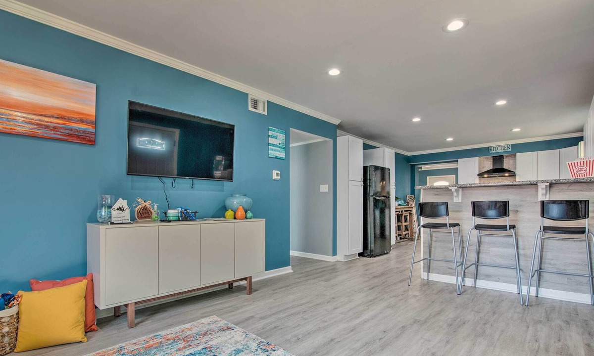 Topeka House | 'Capital Suites at the Park' - 5 Mi to Downtown!