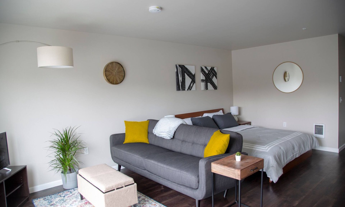 Broadway Apartment | Capitol Hill Hideaway: Modern Studio with Free Parking!